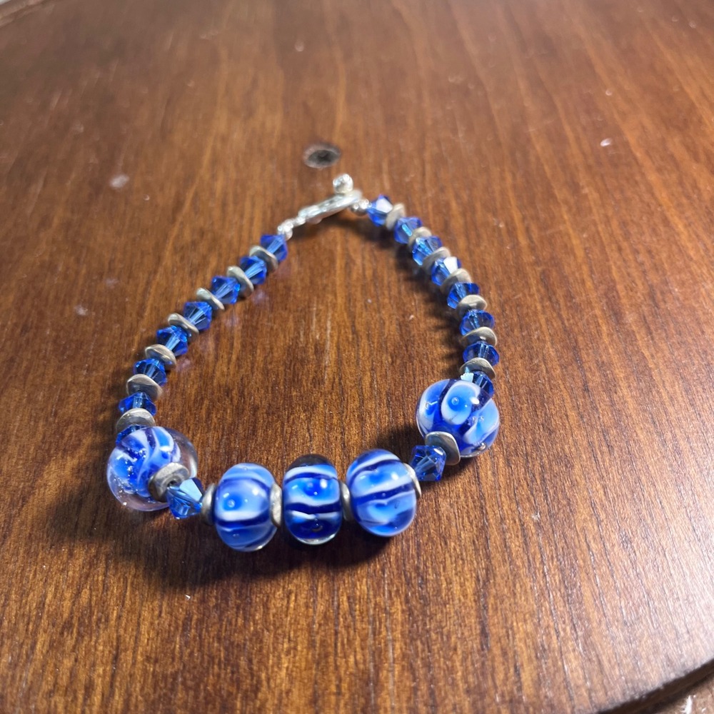 Vtg Artisan Blue White Swirl Lampwork Glass Crystal Toggle Bracelet 7.25in